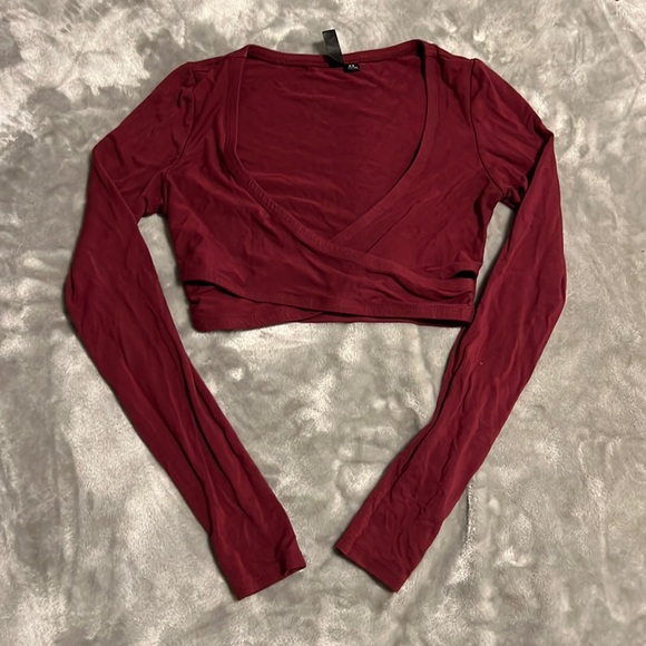 Forever 21 Tops - Cropped Long sleeve